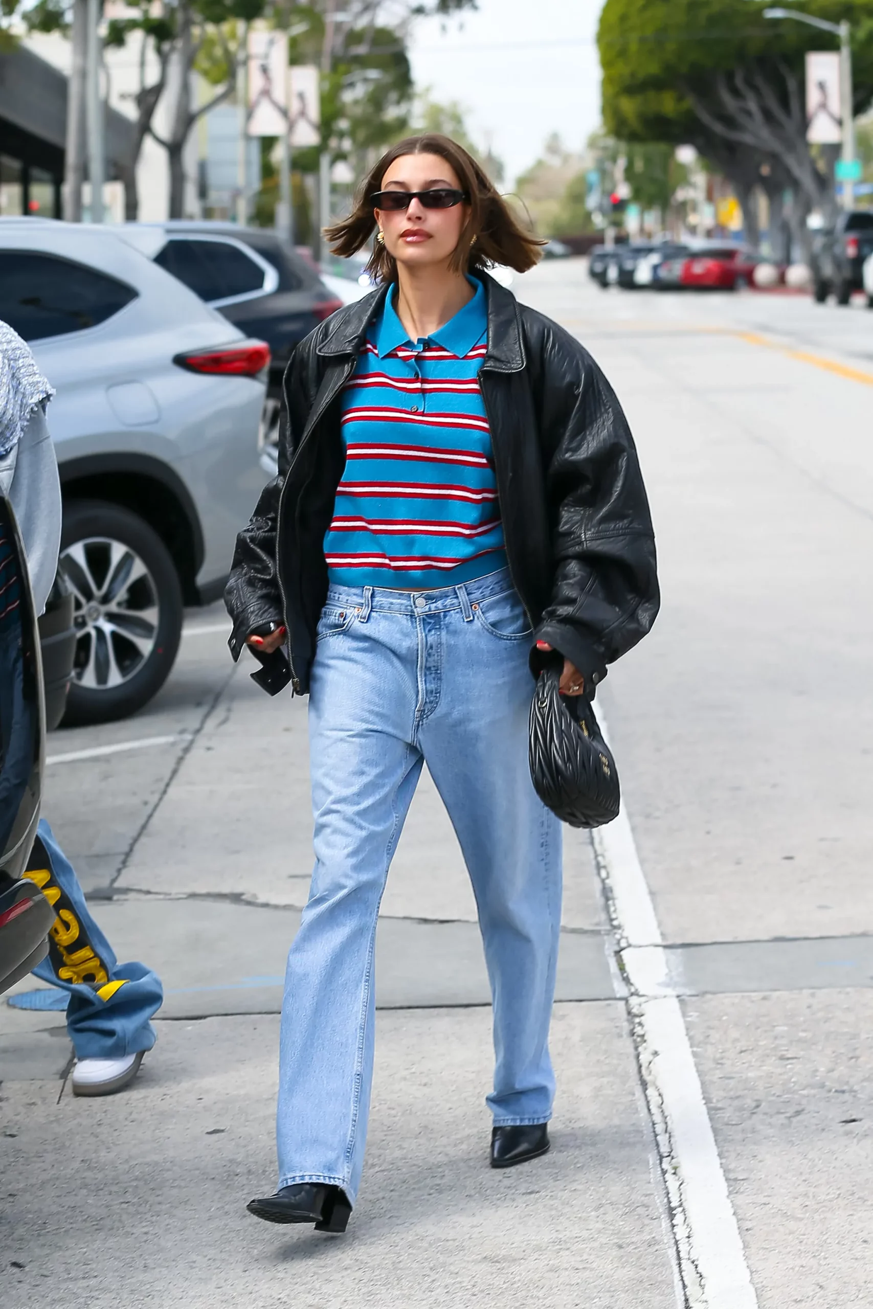 hailey bieber áo polo 