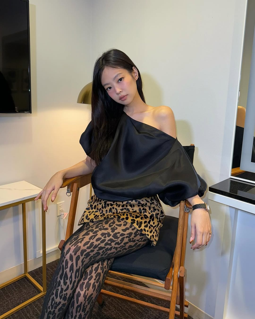 jennierubyjane áo trễ vai