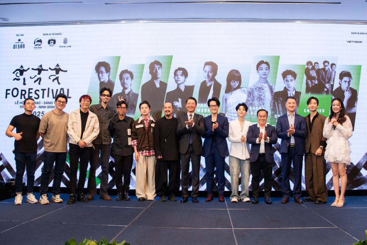 Dàn nghệ sĩ và BTC tại Họp báo Công bố dự án Trái tim di sản - Forestival 2025 - Tràng An, Ninh Bình