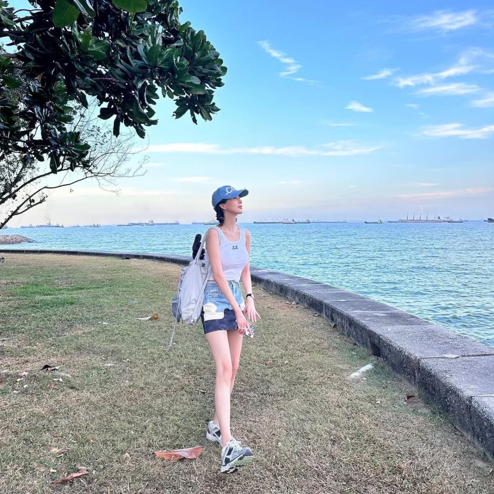 seohyun đi bộ trong bộ đồ năng động