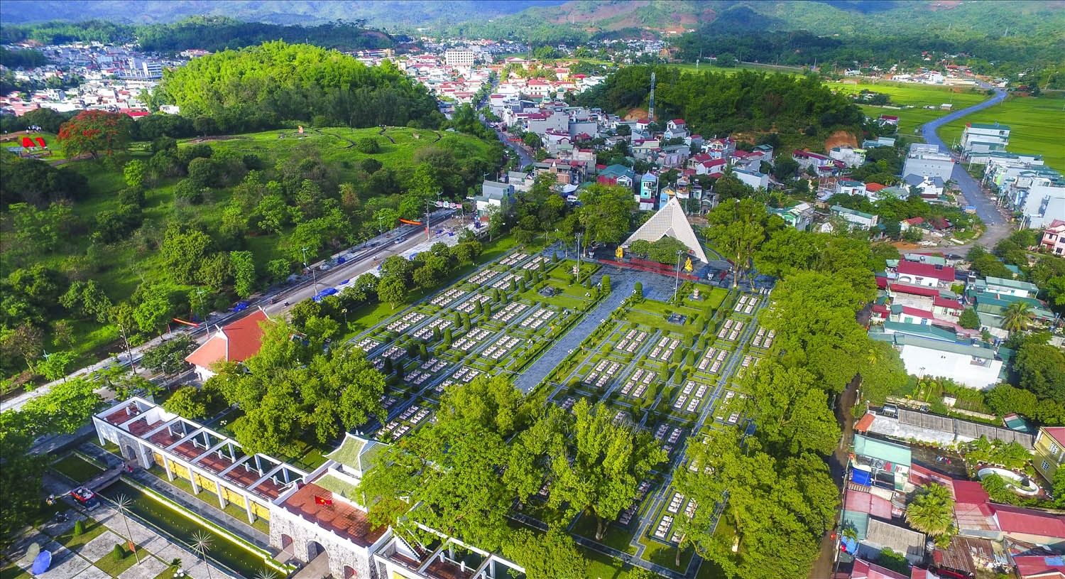 nghĩa trang liệt sĩ a1 trong quần thể di tích điện biên phủ