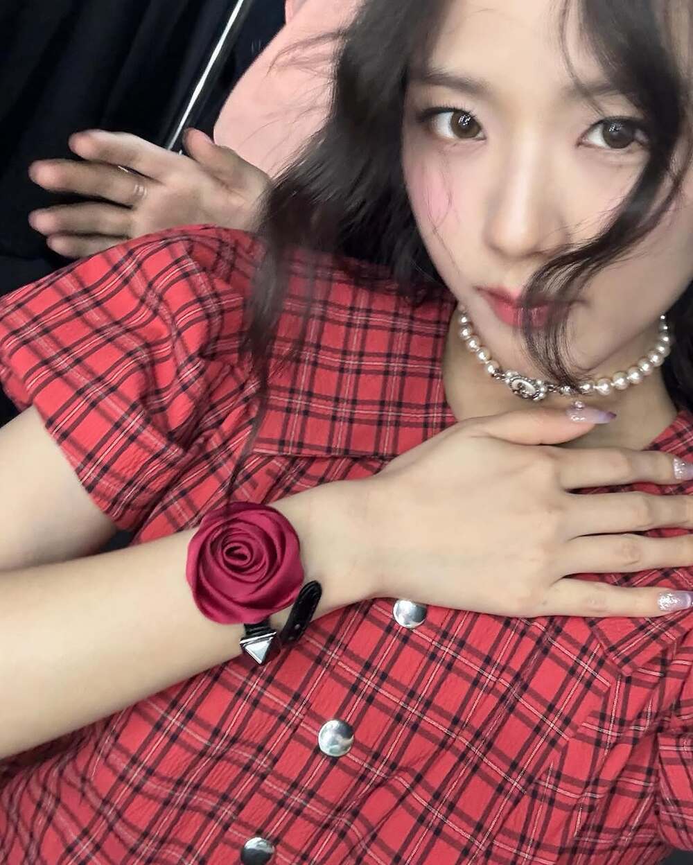 hoạ tiết hoa hồng thời trang jisoo fan meeting