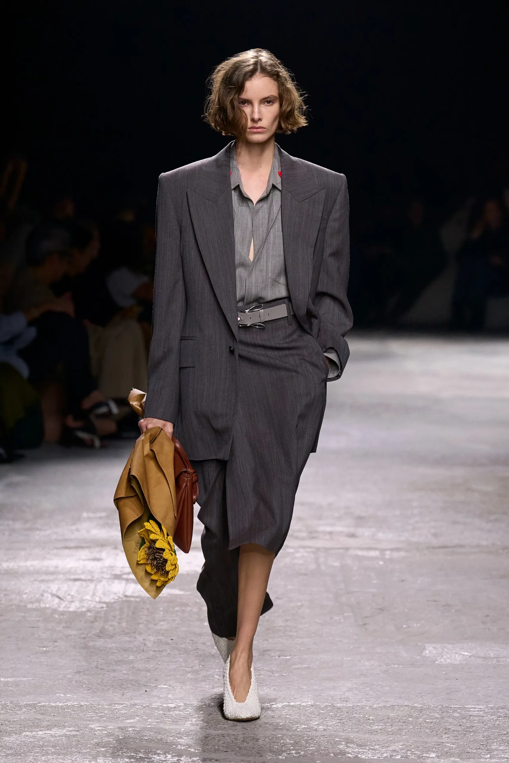 bottega veneta xuân-hè 2025 đồng phục