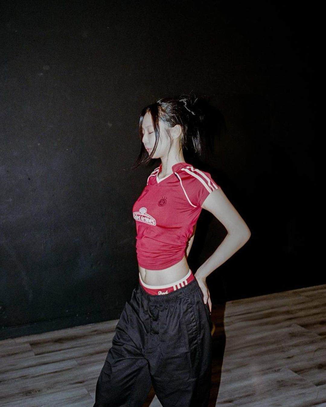Jennie BlackPink mặc áo jersey