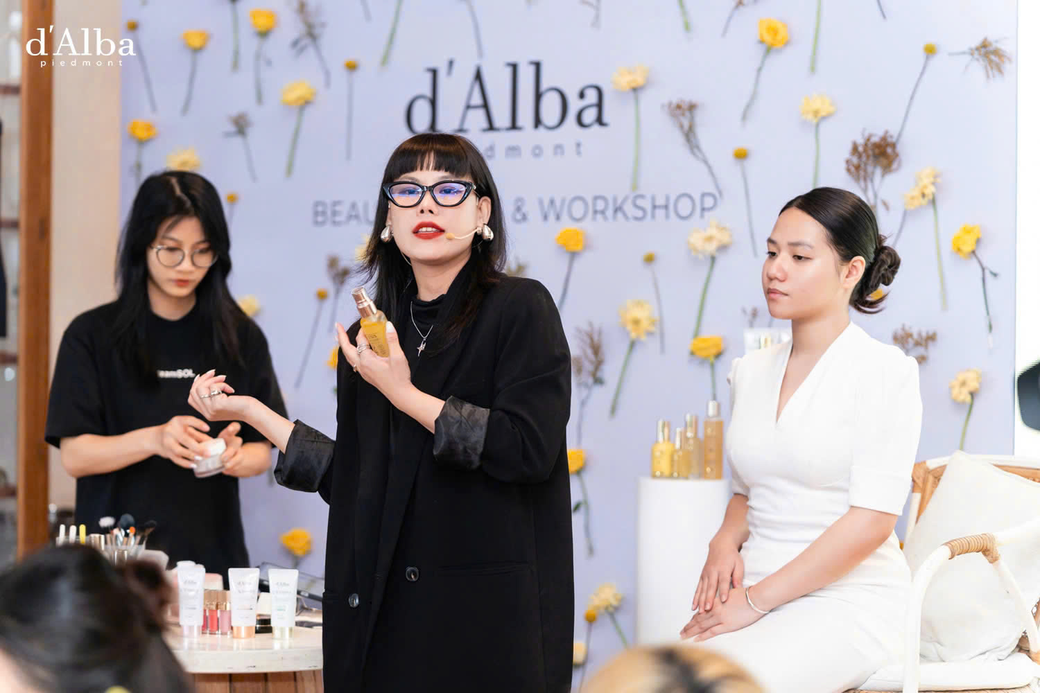 Hình ảnh makeup artist SOL tại sự kiện.