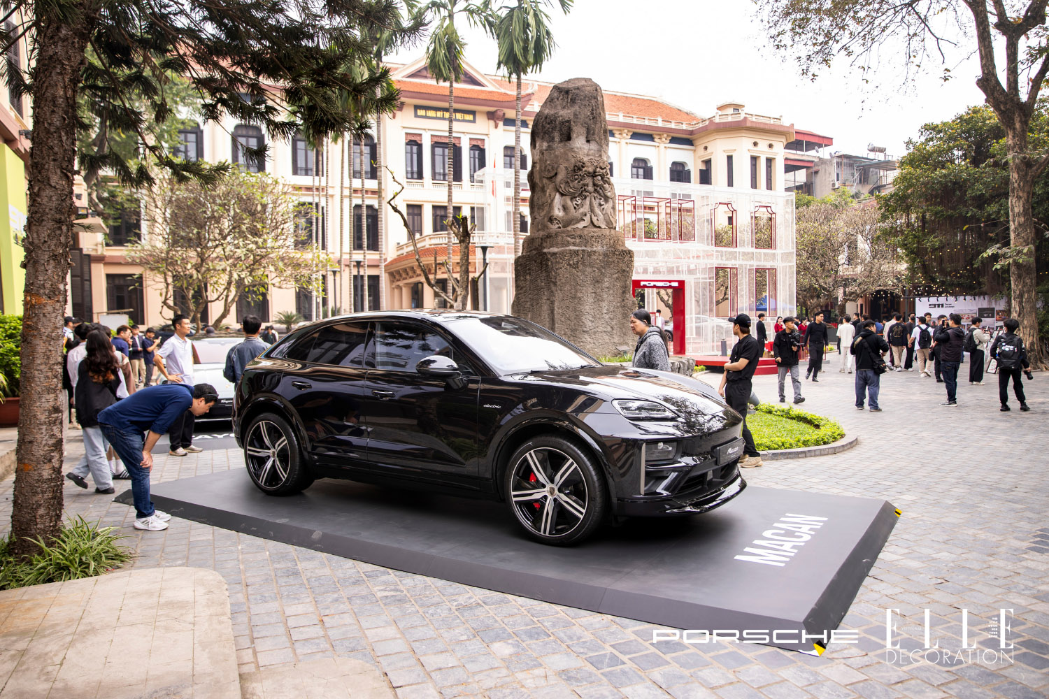 Porsche x ELLE Decoration Vietnam xe Porsche trong không gian bảo tàng mỹ thuật