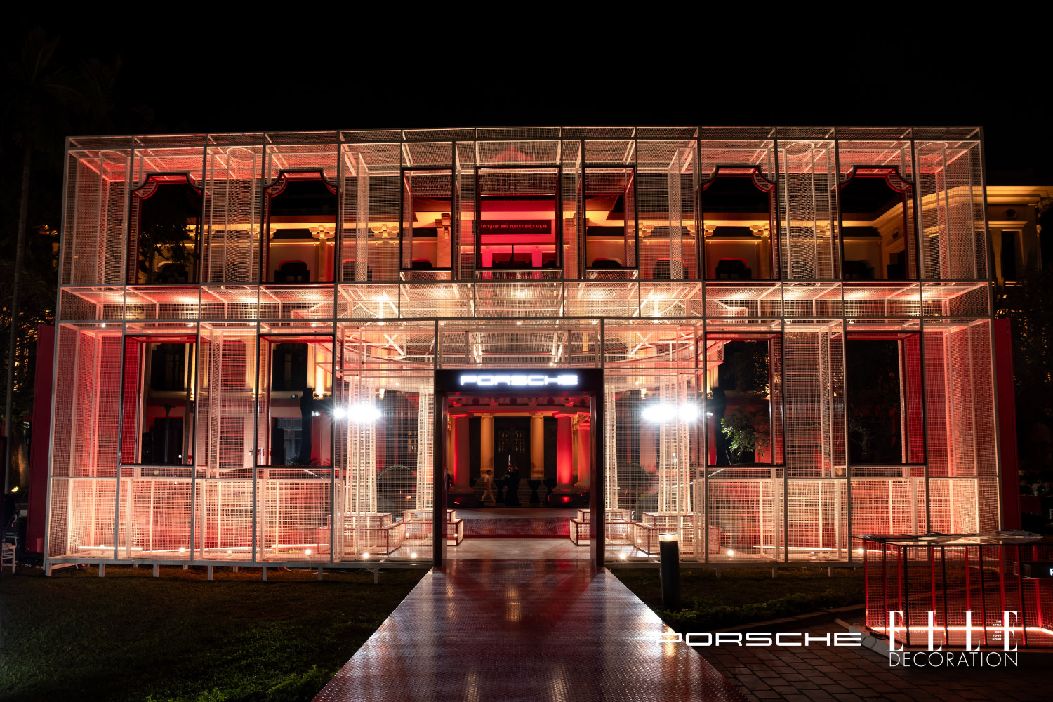 Porsche x ELLE Decoration Vietnam sân khấu trưng bày xuyên thấu