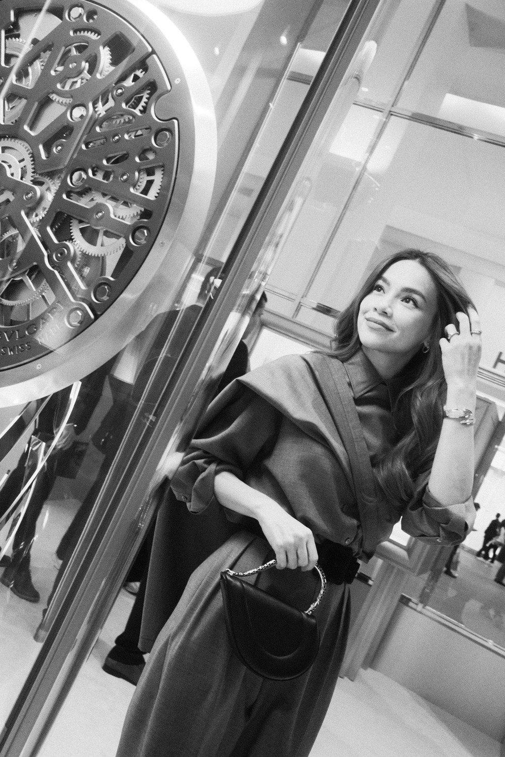 hồ ngọc hà trong gian hàng bvlgari