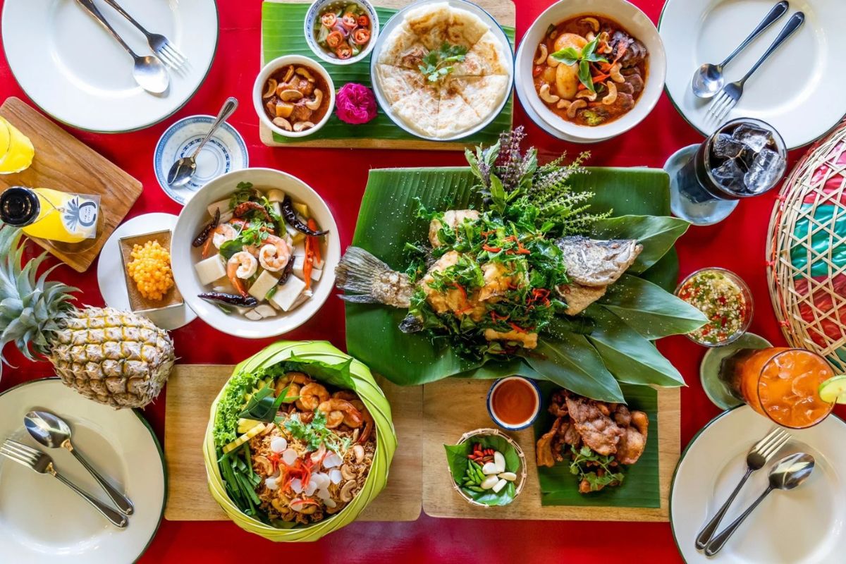 Các món ăn đậm chất ẩm thực miền Nam Thái Lan của nhà hàng Toh Daeng tại Phuket