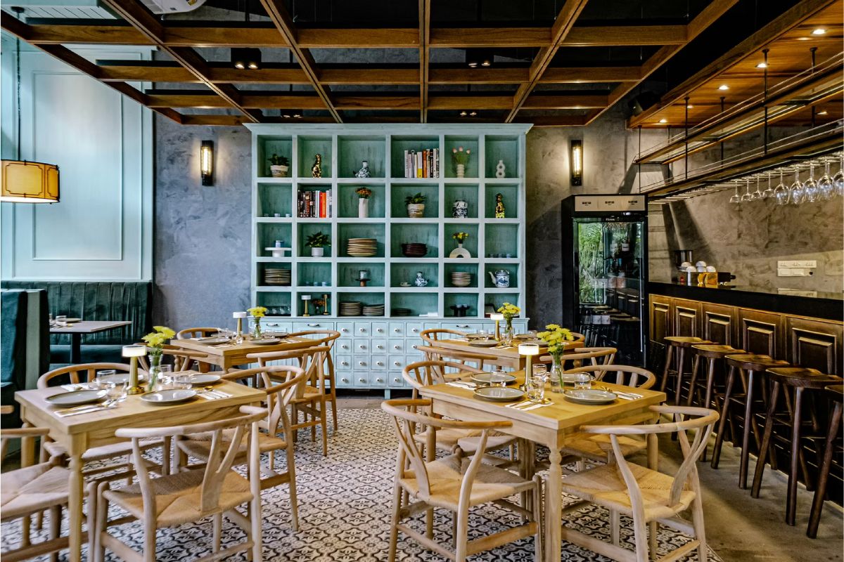 Không gian nội thất bên trong của nhà hàng Laad tại Phuket