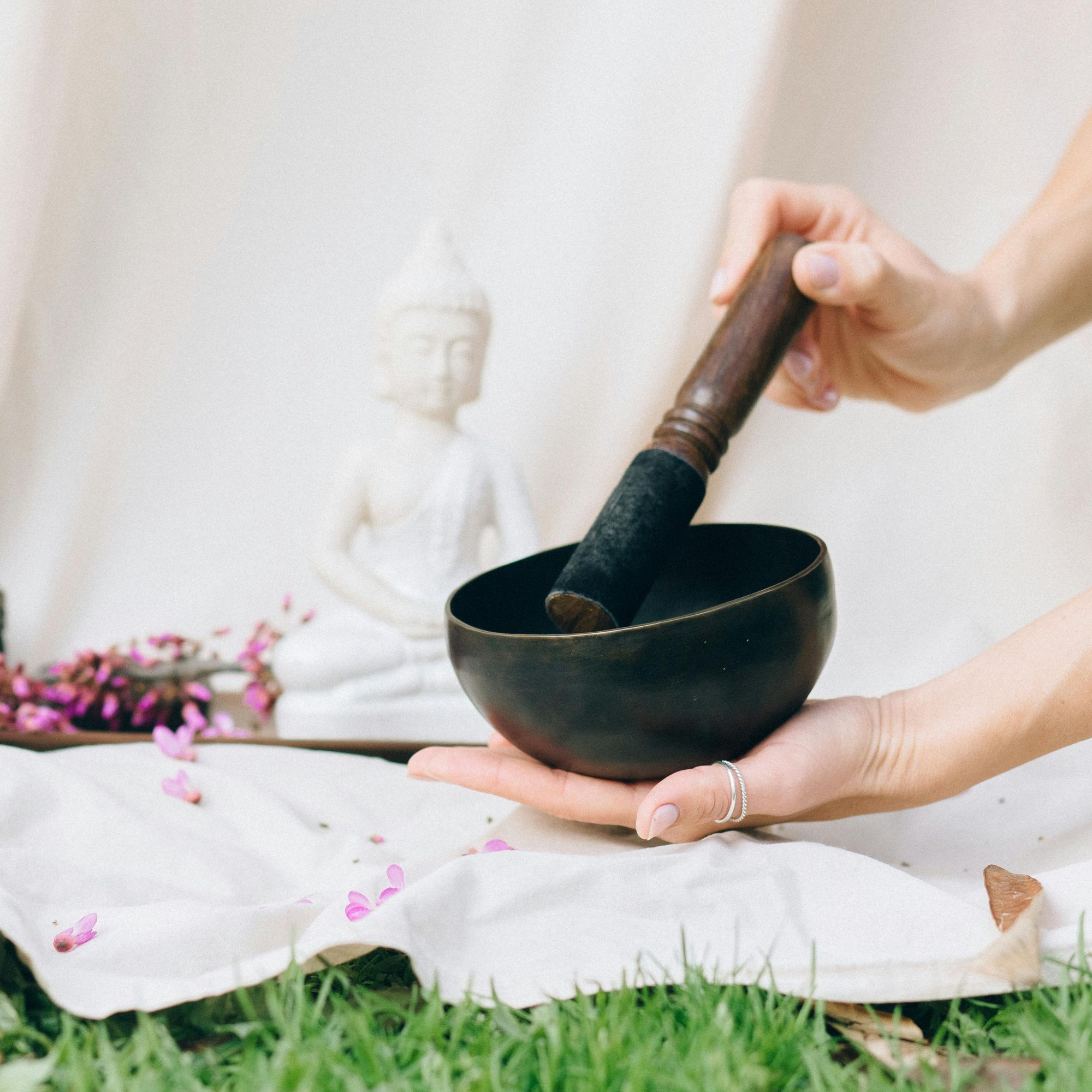 chuông xoay tây tạng thanh tẩy năng lượng xấu khỏi ngôi nhà