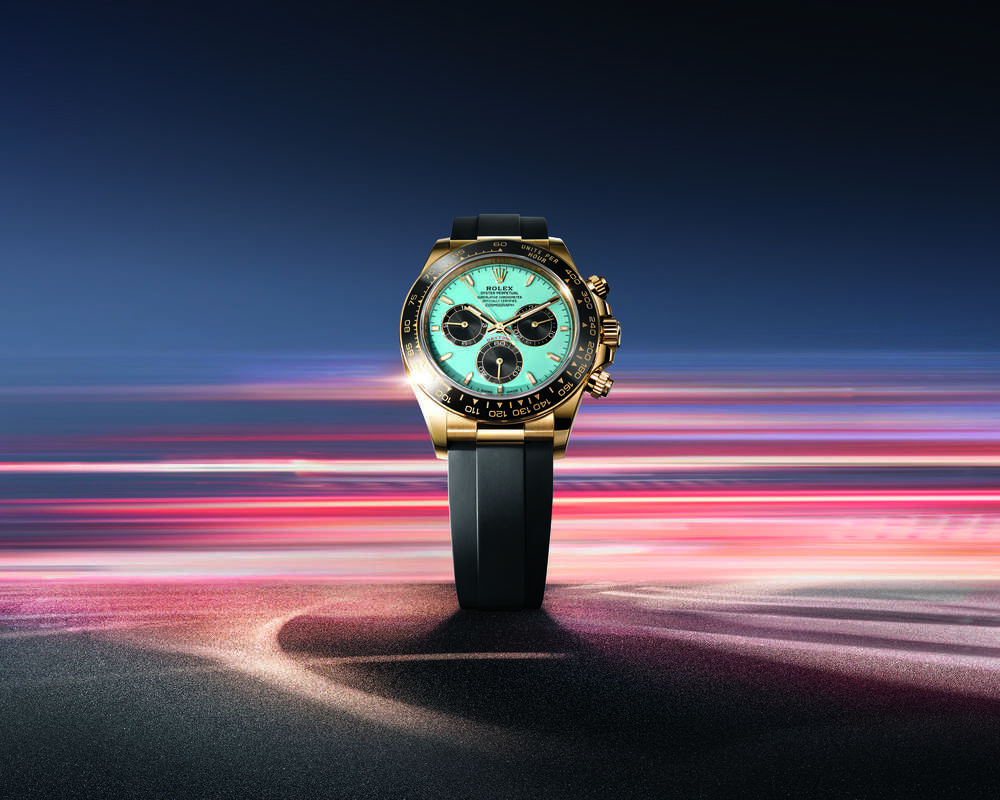 Cosmograph Daytona mới với mặt đồng hồ sơn mài xanh ngọc lam rolex