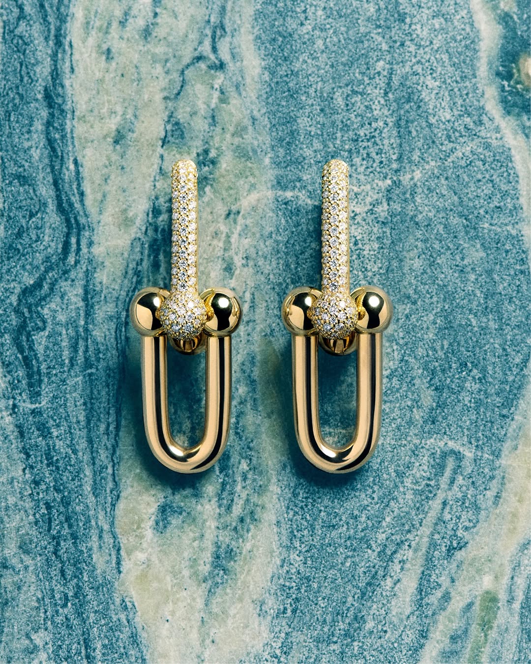 hoa tai Tiffany & Co.