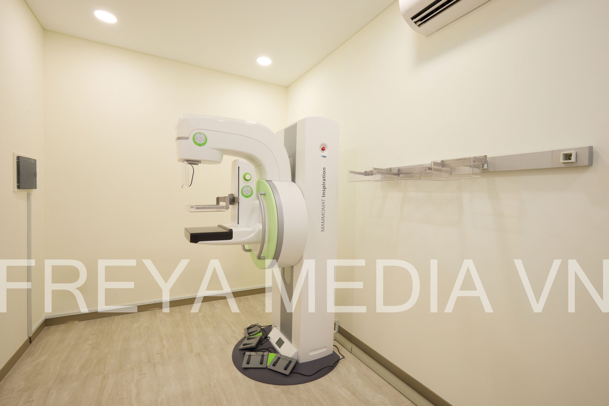 Hình ảnh máy Mammomat tại BeWell Clinic.