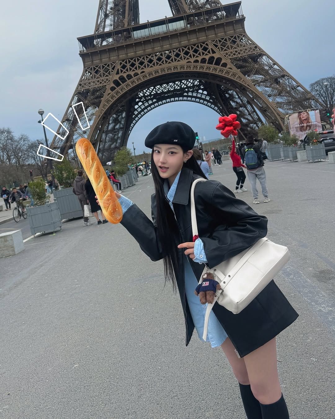 HANEUL và móc khoá gấu bông