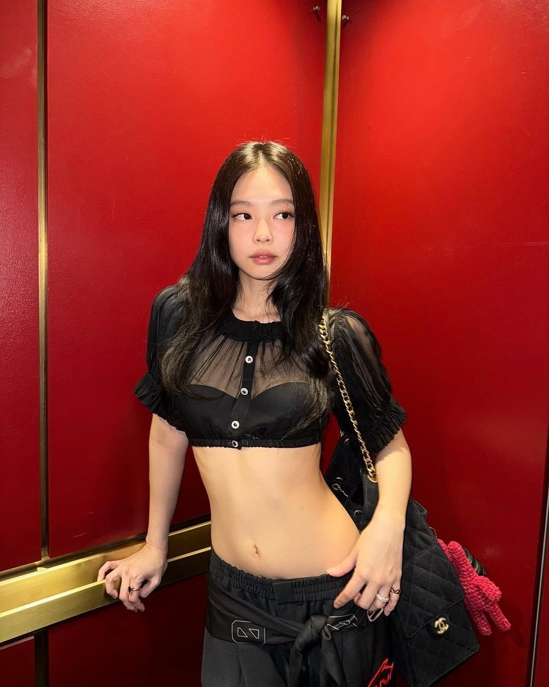 Jennie và Chanel 25 Bag có móc khoá