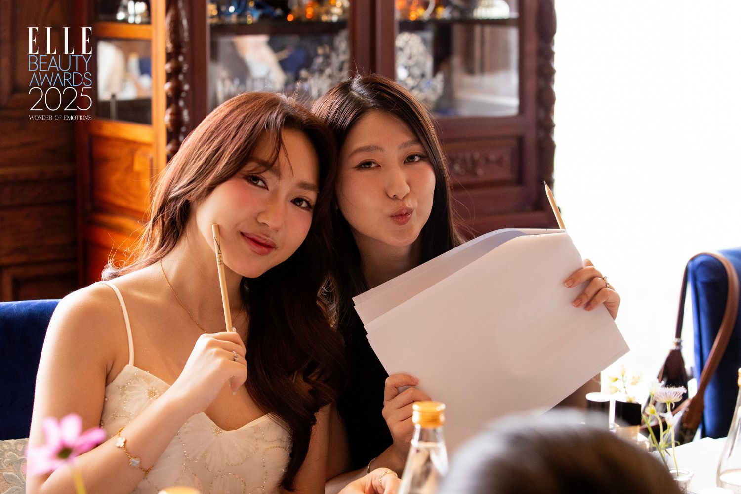 Chloe Nguyễn và Hà My tại ELLE Beauty Awards 2025.