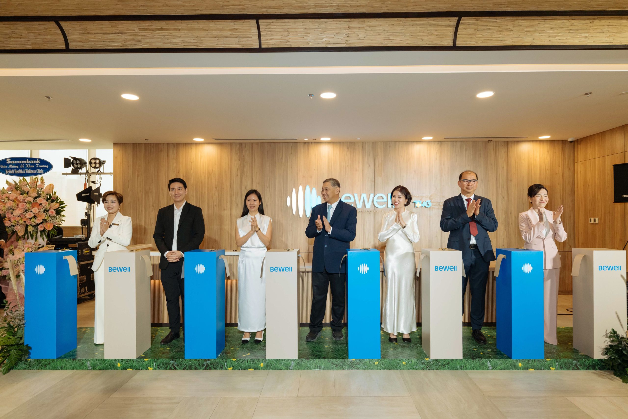 Hình ảnh BeWell Clinic khai trương.