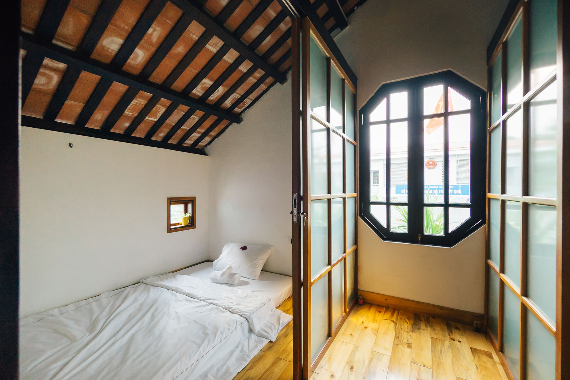 phòng giường đôi ở homestay a-mâze house