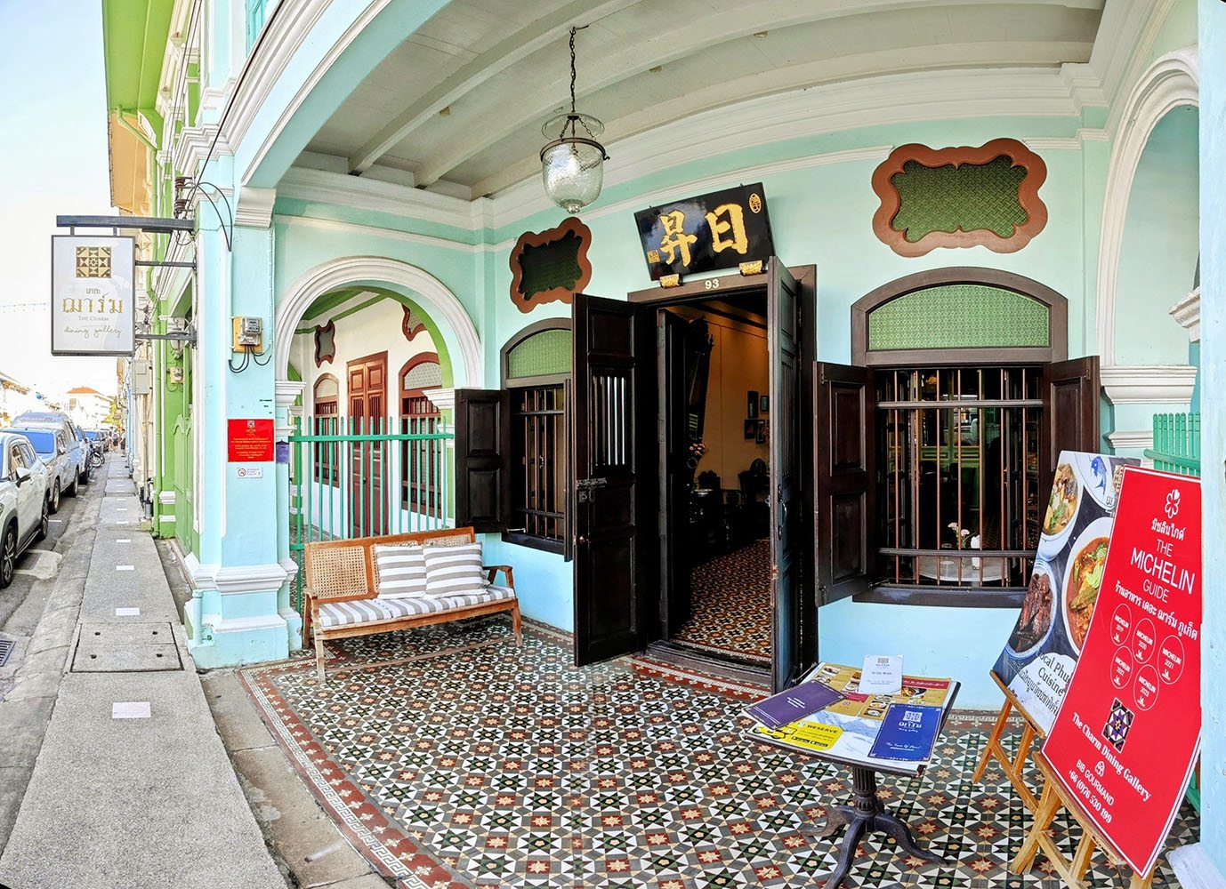 Không gian nhuộm màu kiến trúc Peranakan tại The Charm Dining Gallery tại Phuket 