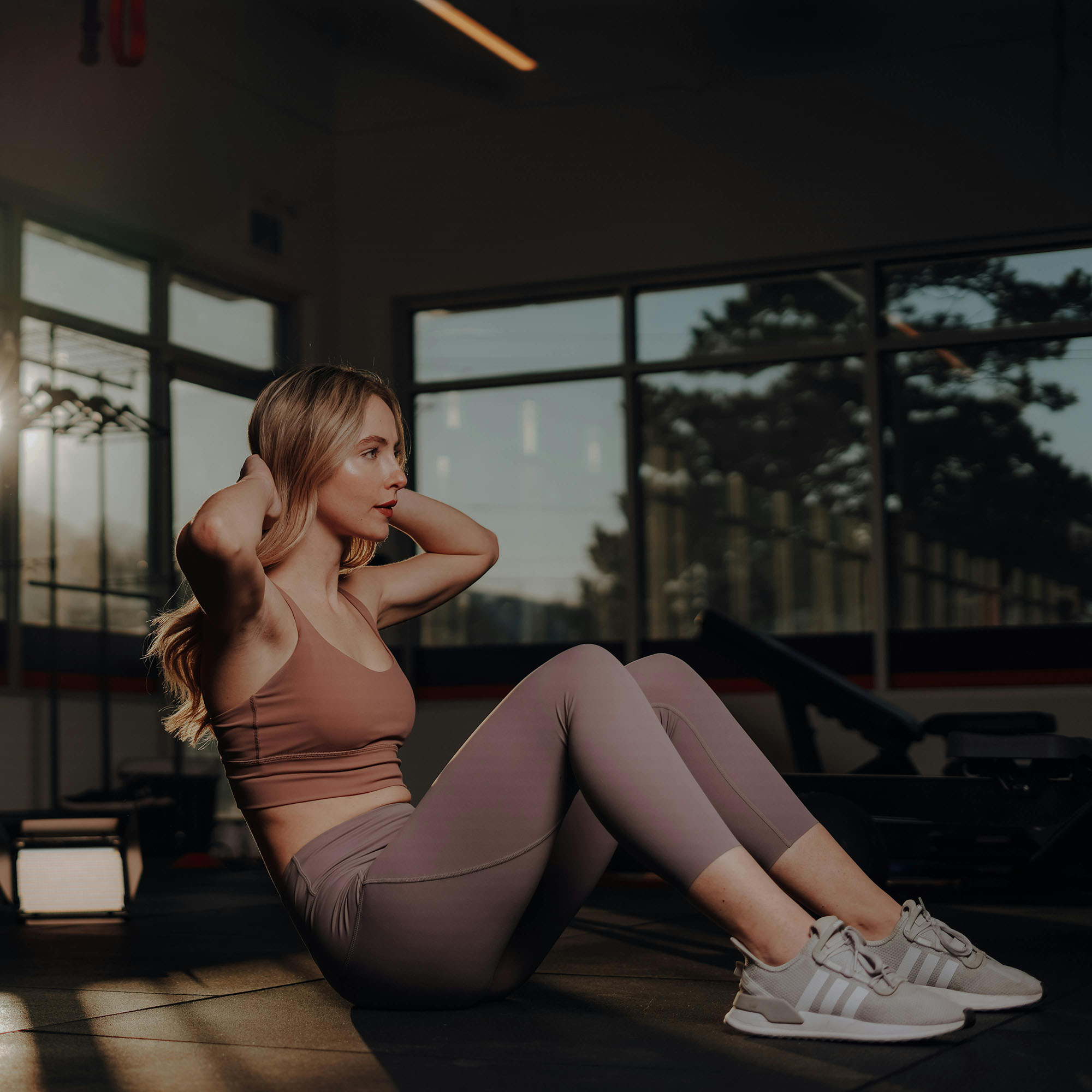 cô gái tóc dài tập luyện chức năng