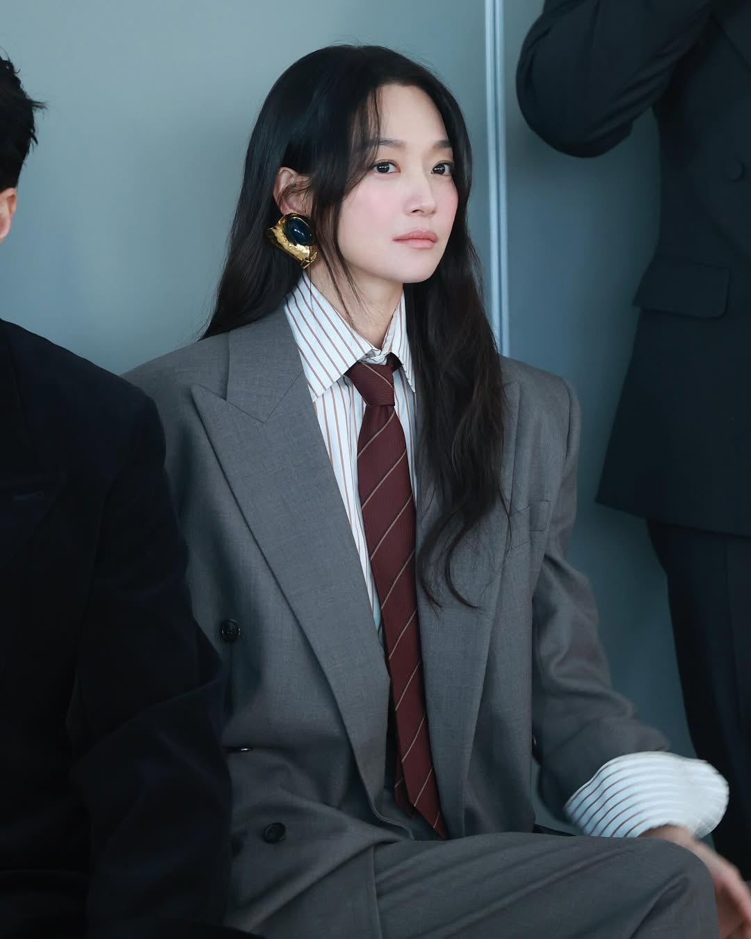 blazer của shin min ah trong karma