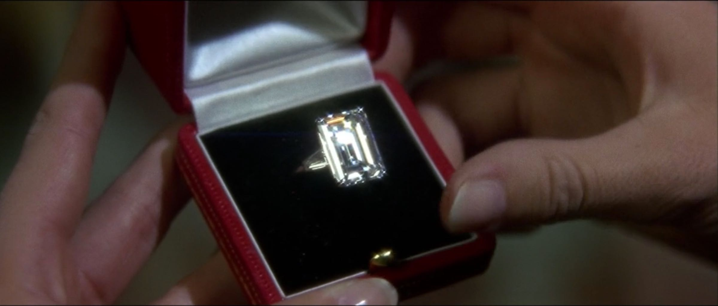 nhẫn kim cương Cartier  trong how to steal a million