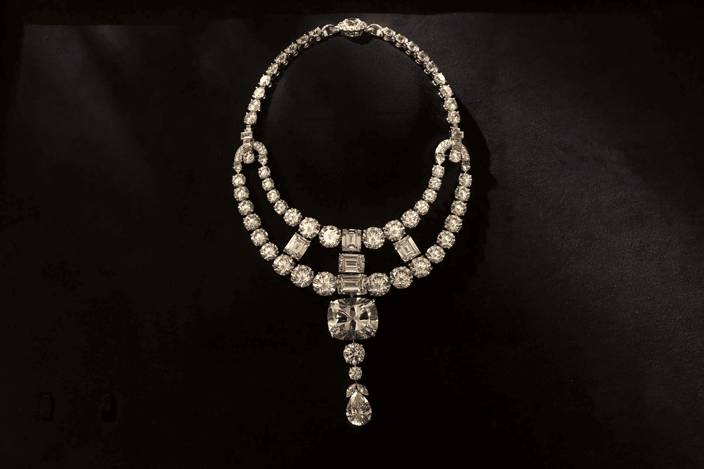 vòng cổ kim cương phim ocean Cartier