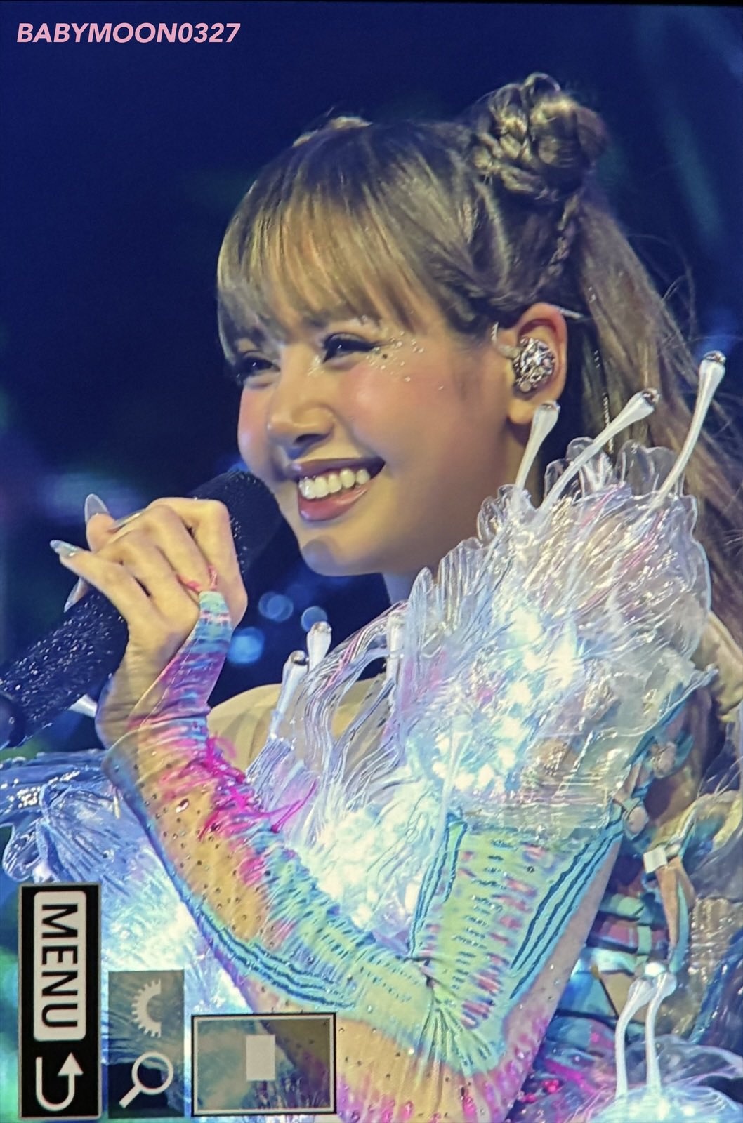 chất liệu xuyên thấu lisa