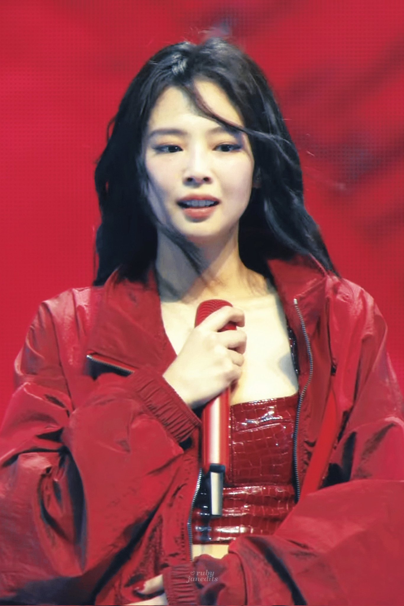 bomber đỏ jennie