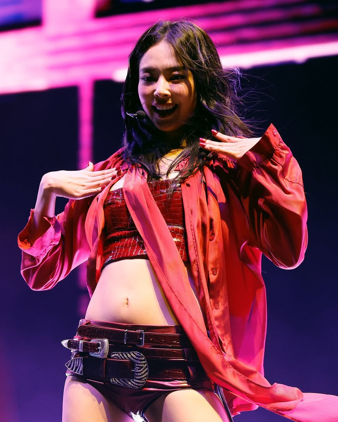 áo khoác lụa jennie
