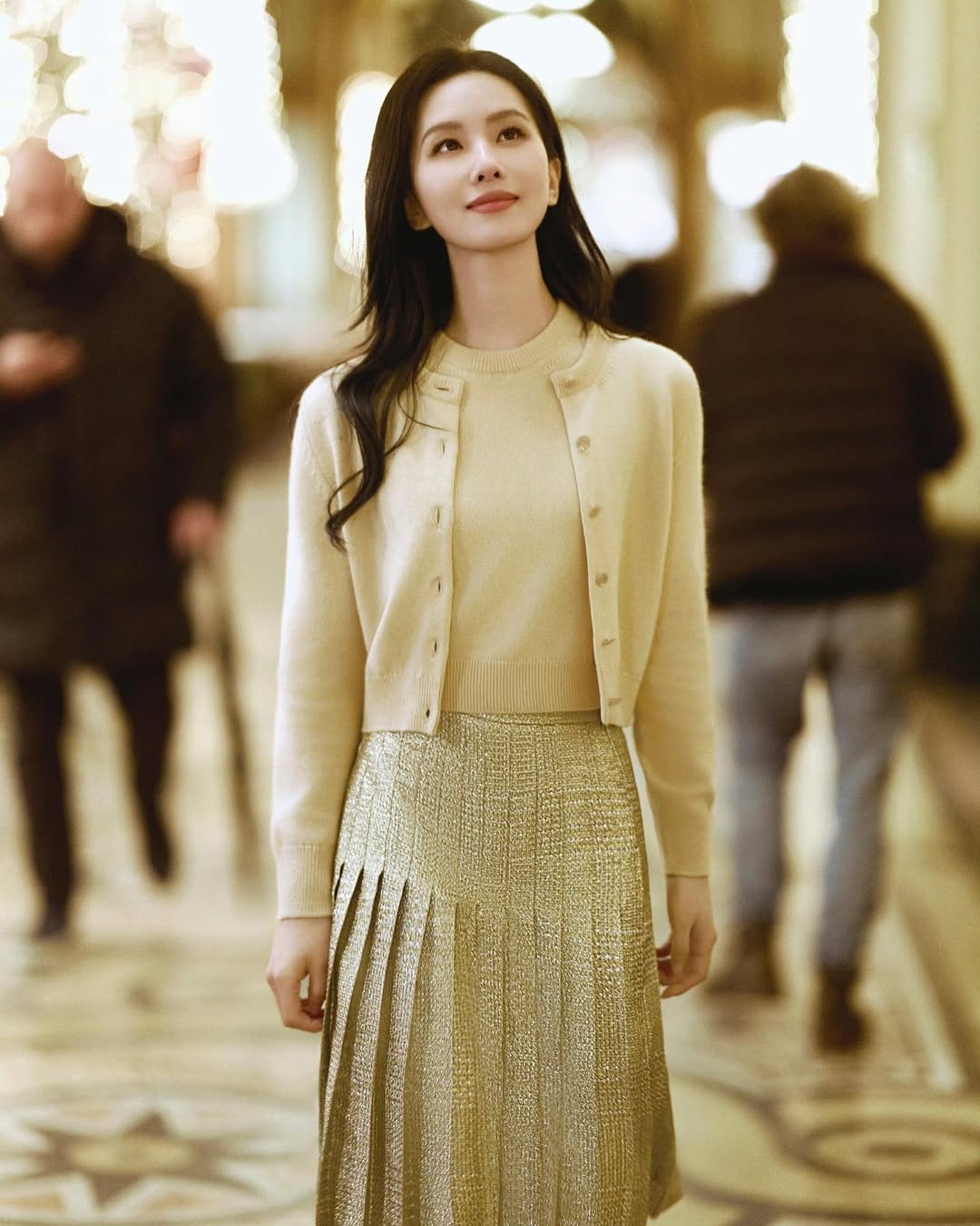 cardigan Lưu Thi Thi trong Hoài Thủy Trúc Đình