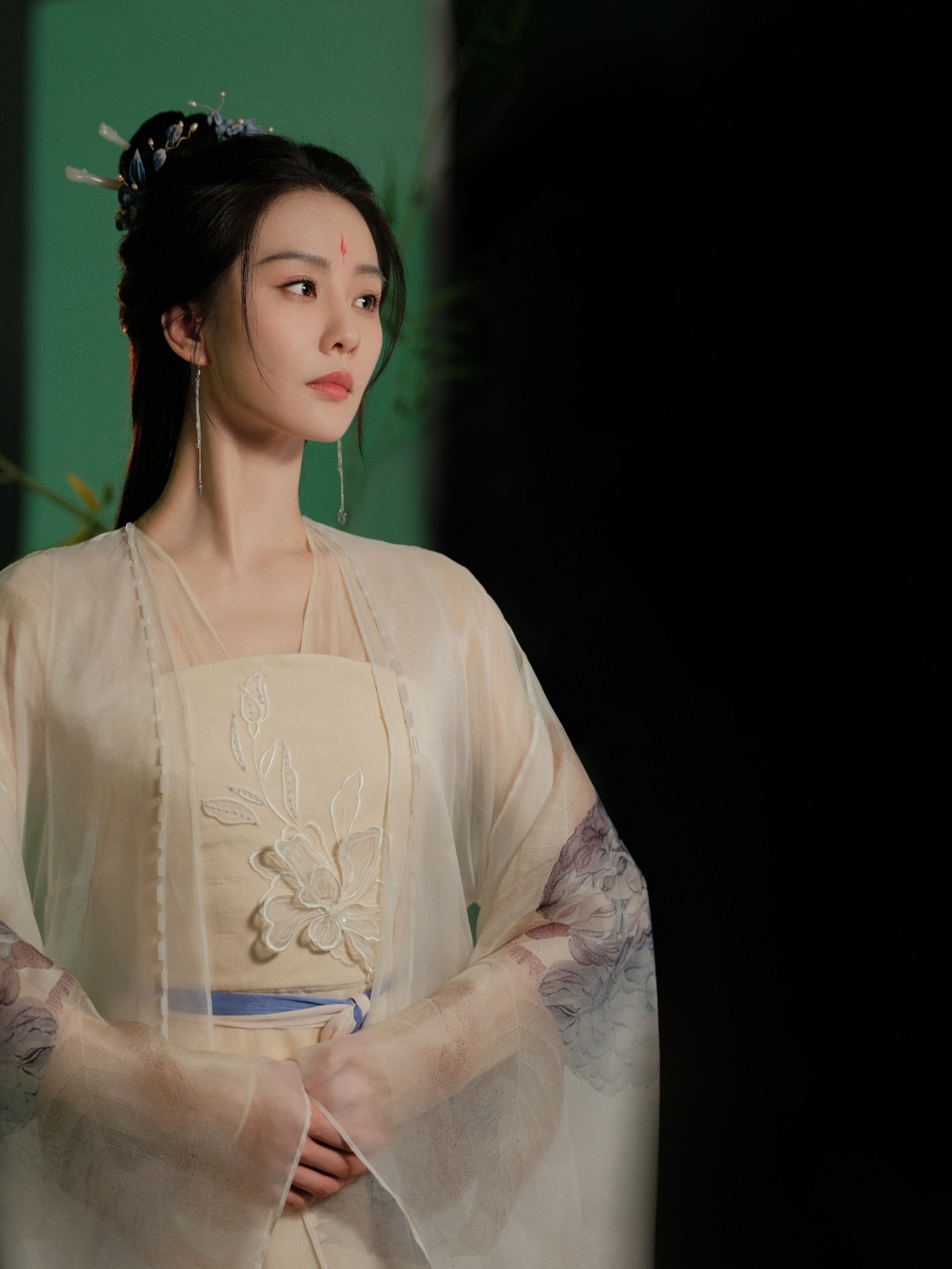 cổ trang voan Lưu Thi Thi trong Hoài Thủy Trúc Đình