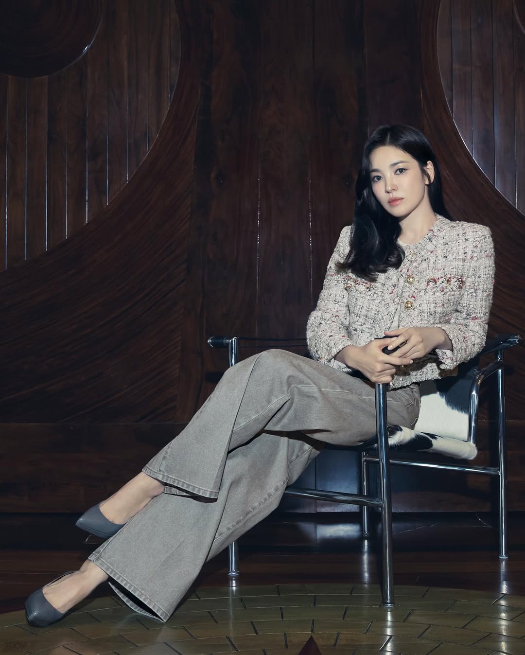 Song Hye Kyo mặc áo khoác tweed
