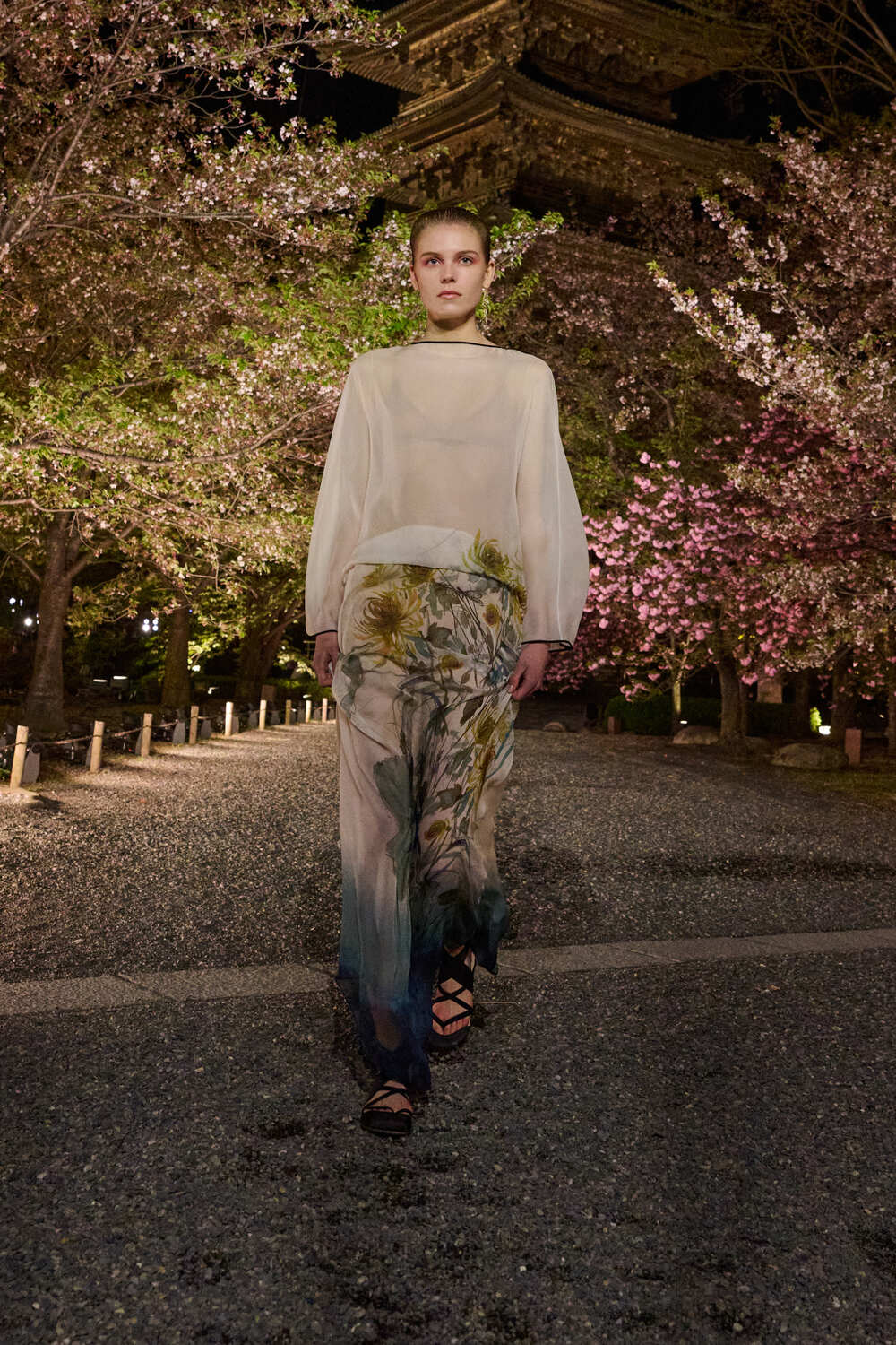 áo xuyên thấu Dior Fall 2025