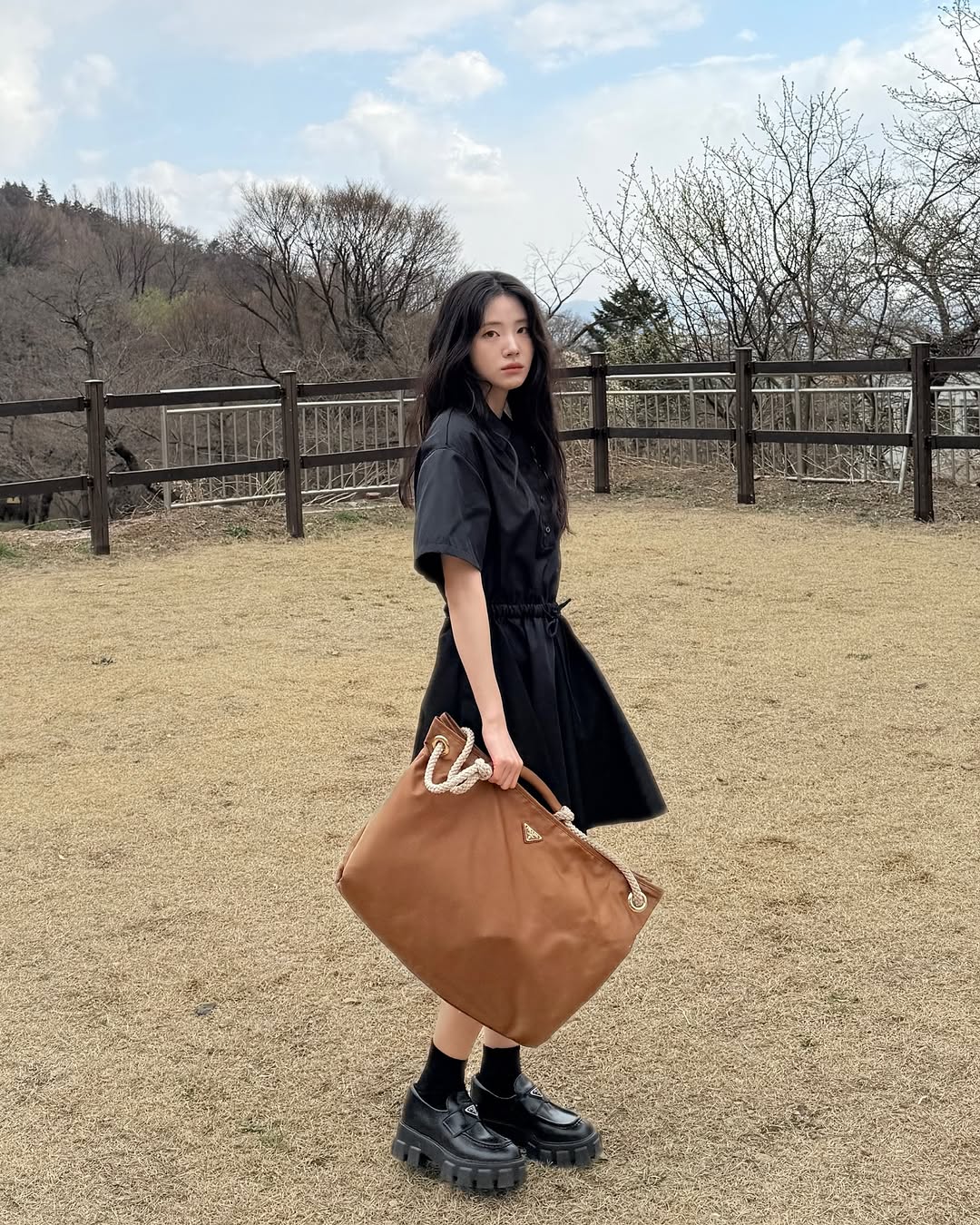 đầm sơ mi shin si ah Resident Playbook