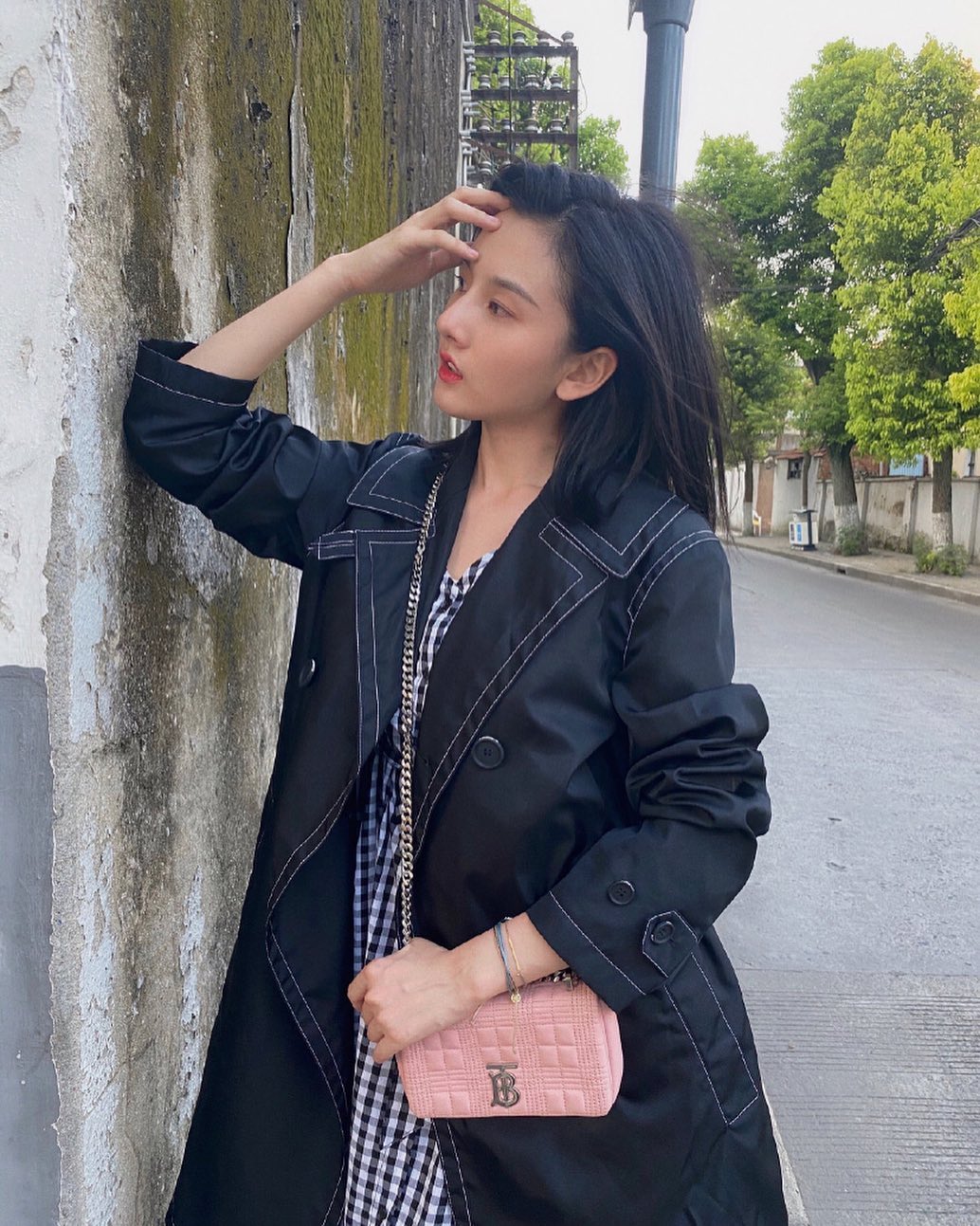 trench coat Tống Tổ Nhi từ “Vô Ưu Độ”