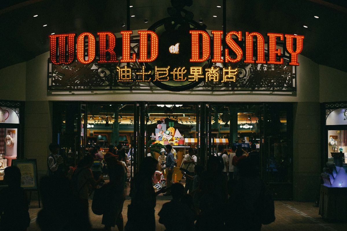 Cửa hàng World of Disney ở Disneyland Hồng Kông