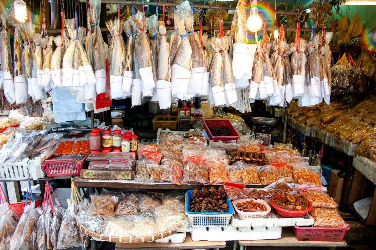 Hải sản khô ở làng chài Tai O