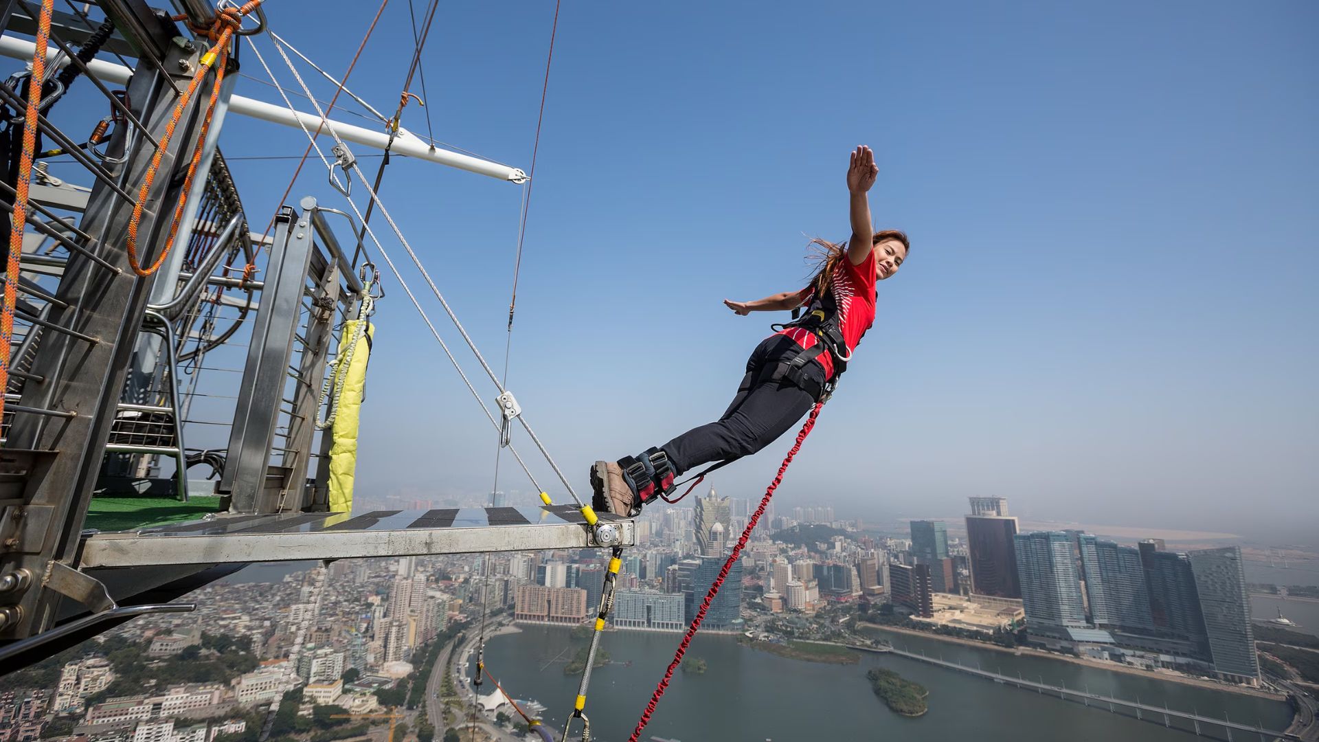 Nhảy bungee ở Tòa tháp Ma Cao