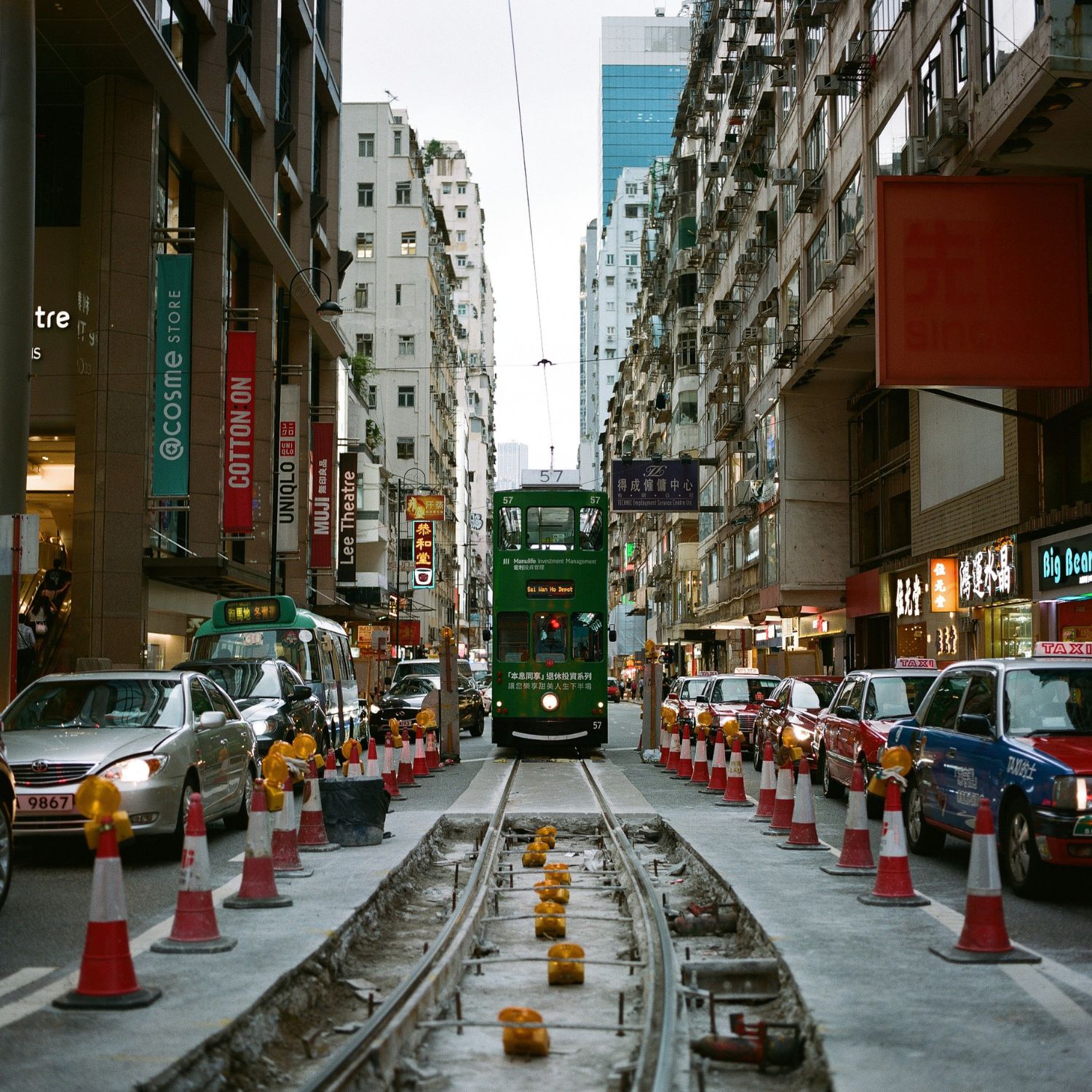 Xe buýt điện ở Vịnh Đồng La (Causeway Bay) Hồng Kông