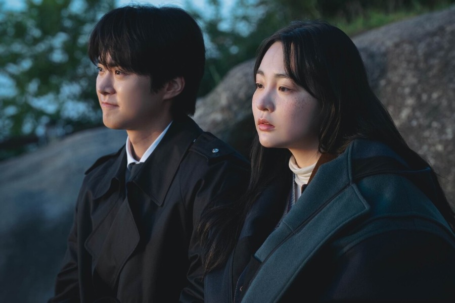 áo màu trung tính Kim Min-ha trong Way Back Love 