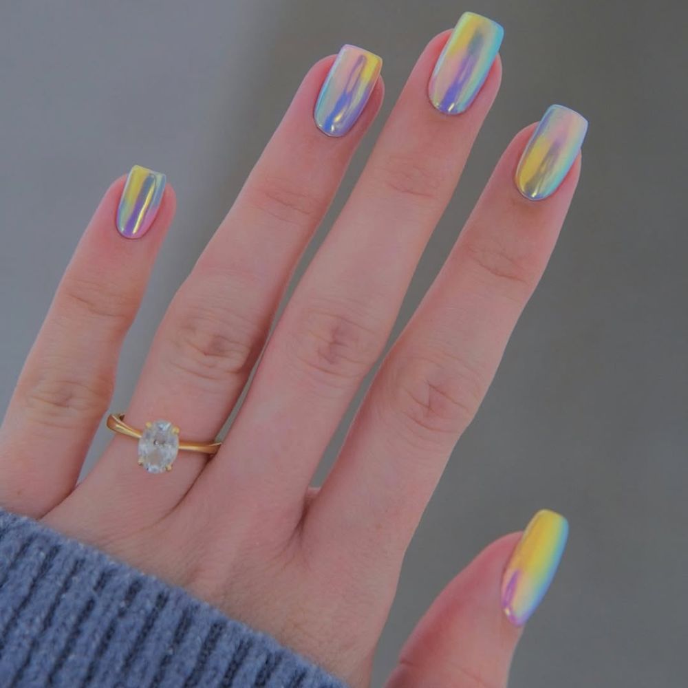 Hình ảnh mẫu nail ombre nhiều màu pastel với hiệu ứng tráng gương.