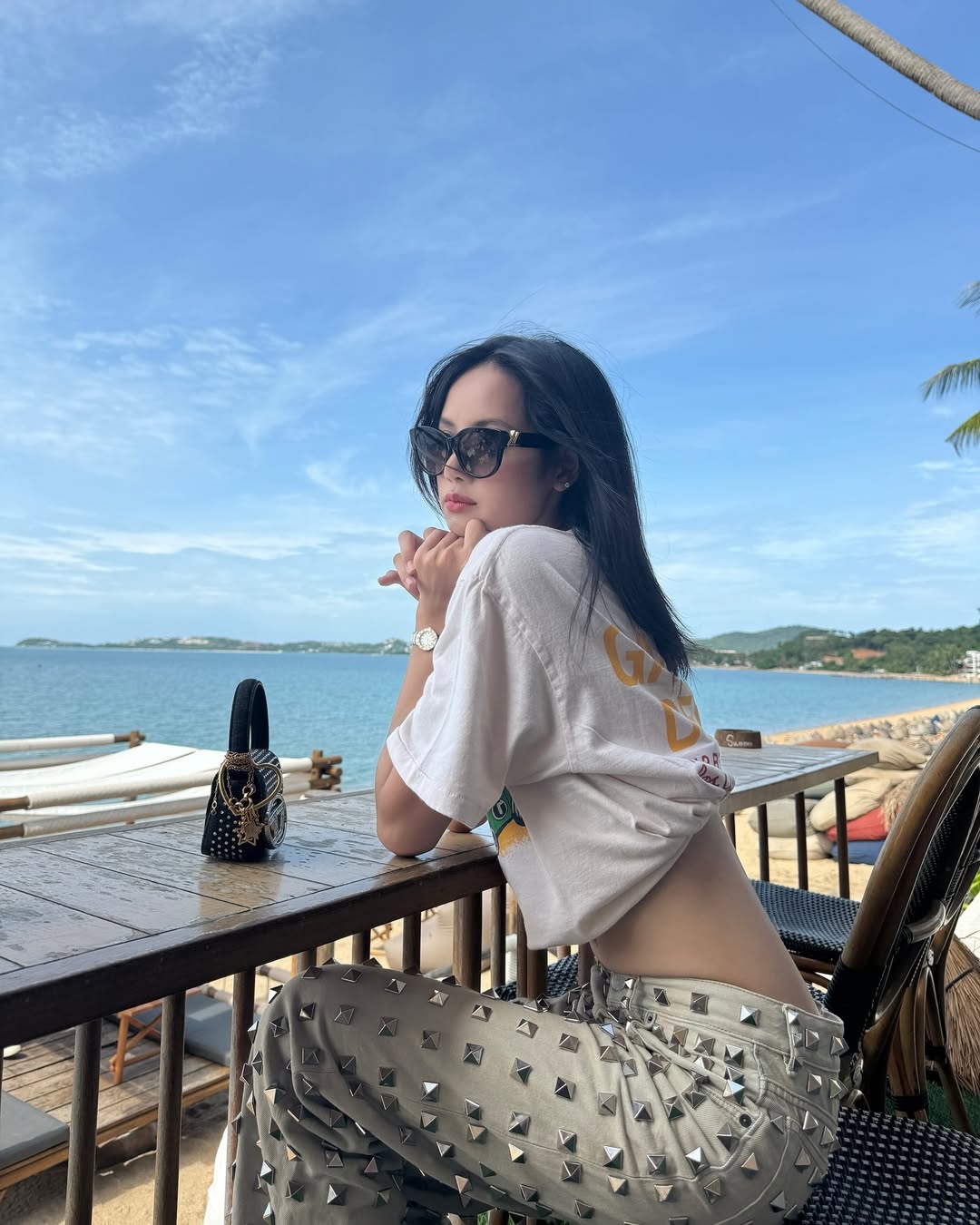 lalalalisa_m quà tặng thời trang đính đá