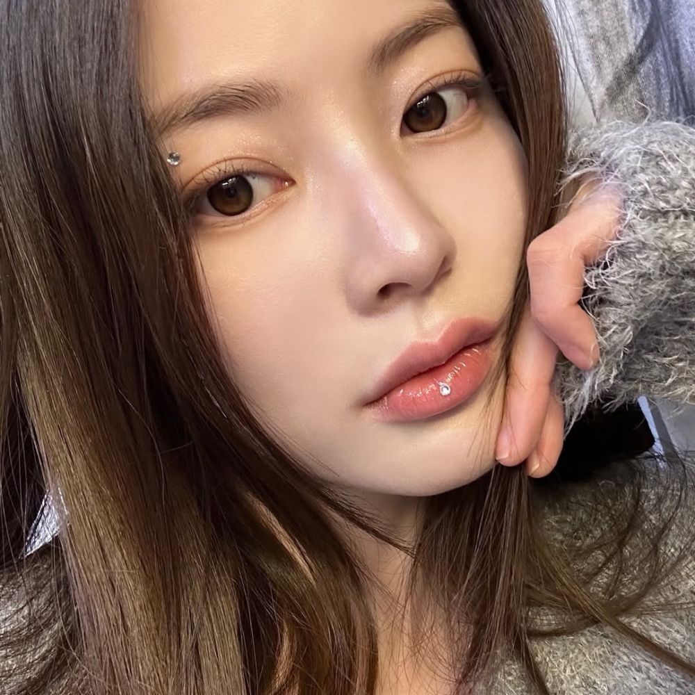 người mẫu hàn quốc với làn da căng bóng nhờ serum rau má