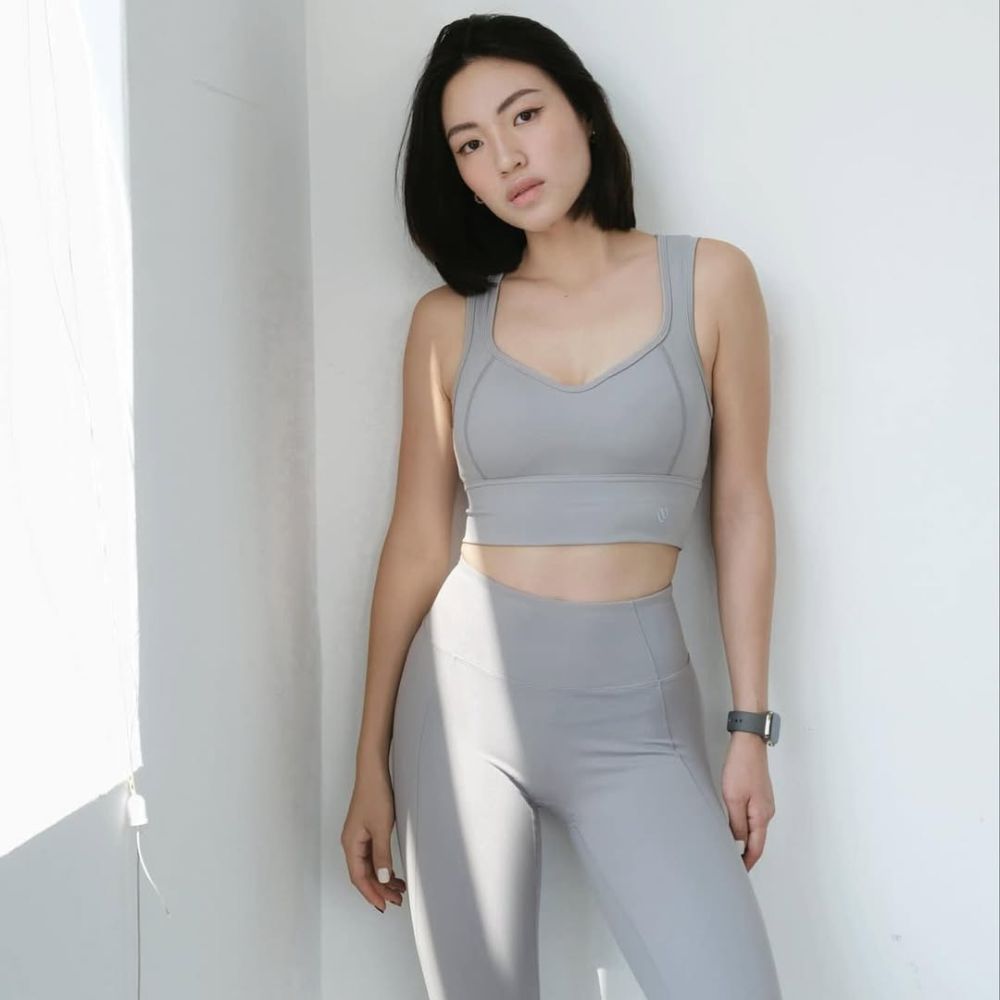 Hình ảnh Cilly Nguyễn mặc đồ tập.