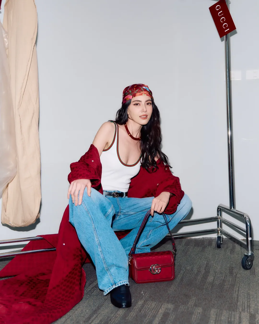 Mai Davika áo tank top