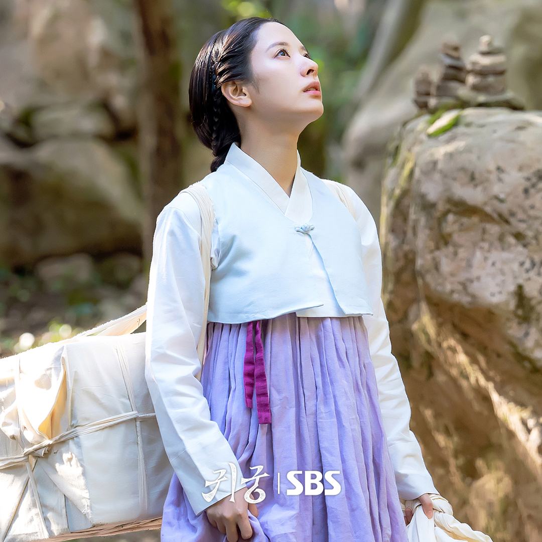 hanbok Bona từ The Haunted Palace
