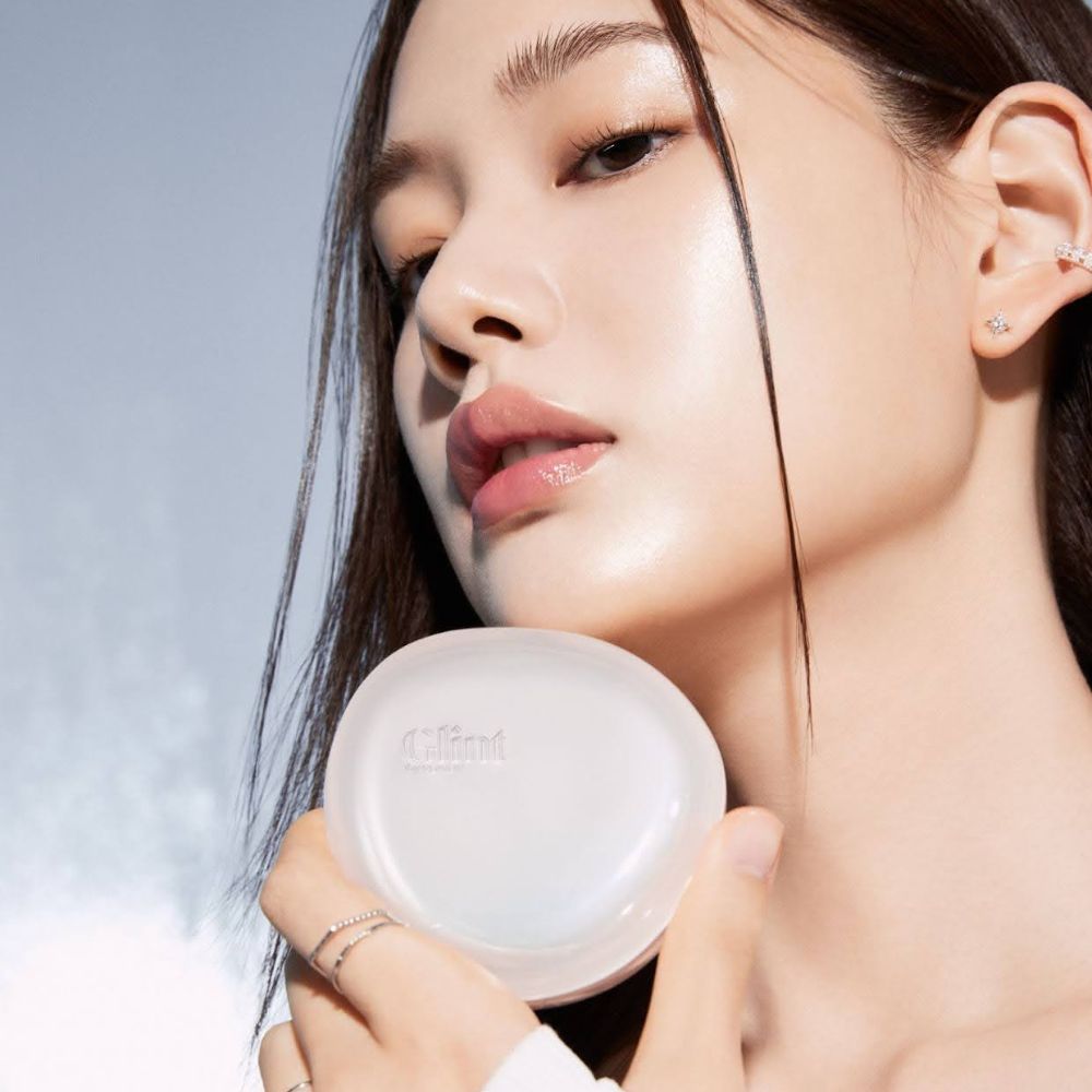 Hình ảnh người mẫu cùng cushion bắt sáng vừa ra mắt.