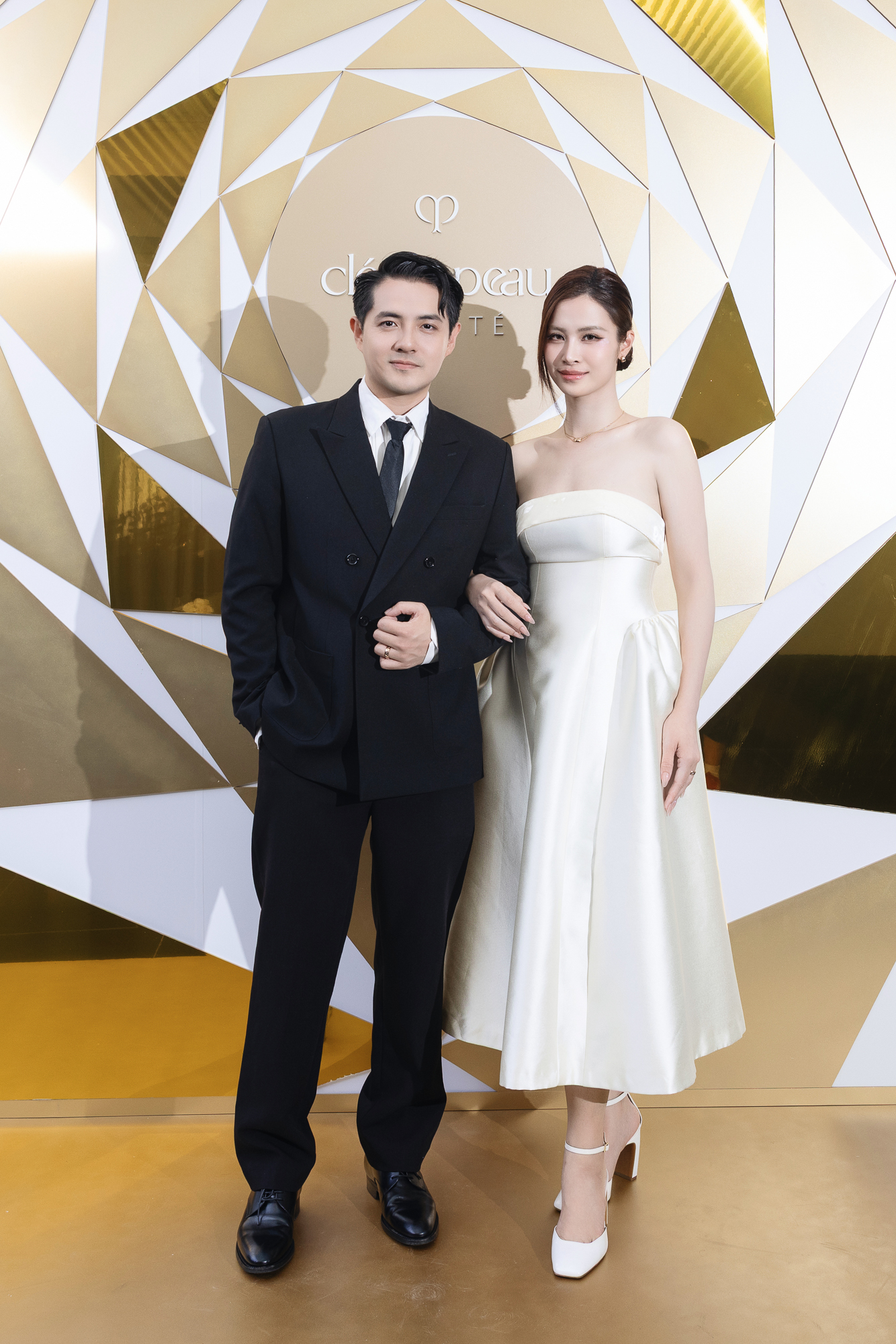 Ca sĩ Đông Nhi và Ông Cao Thắng
